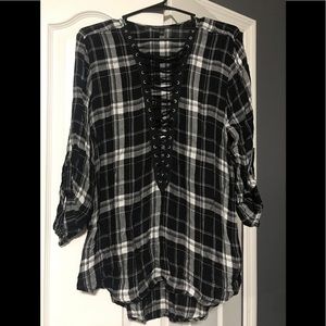 Long sleeve top! Black and white.